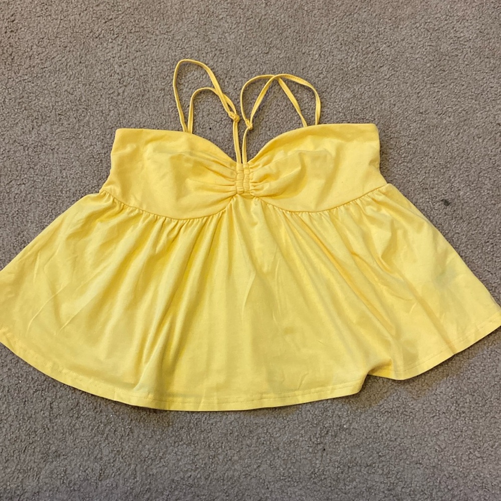 Yellow strapy crop top
Size: XL